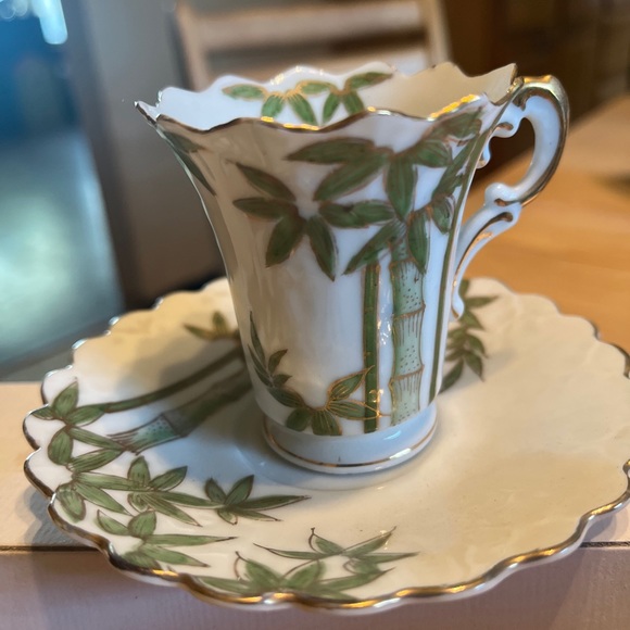 Vintage porcelain demitasse cup and saucer, gold trim handle painted from Japan - Picture 4 of 11